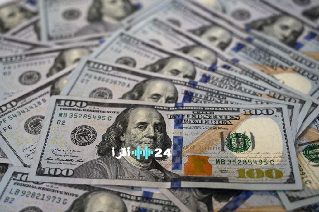 الدولار يشهد أسوأ خسارة أسبوعية خلال أربعة أشهر وسط تصاعد توقعات خفض أسعار الفائدة