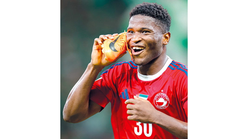 النمر يُعقد مهمة الأهلي وكامارا ينعش آمال الشارقة