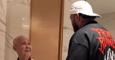 سنغافوري 91 عامًا يلهم الملايين بعمله 12 ساعة يوميًا بلا كلل