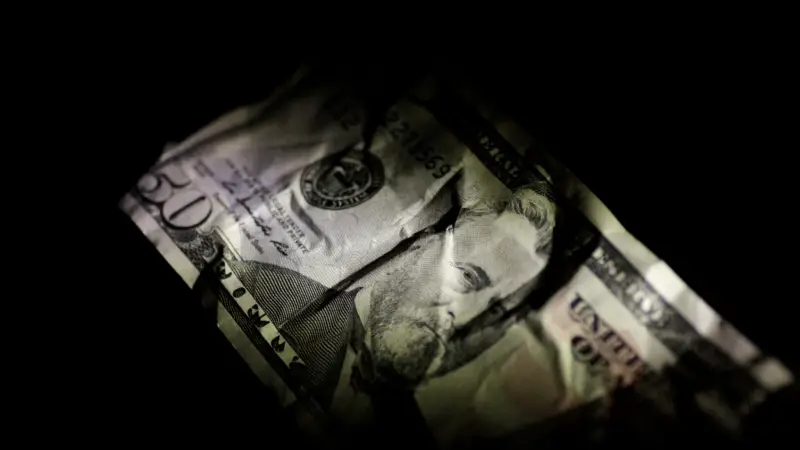 تواصل ارتفاع سعر الدولار مقابل الدينار الليبي في السوق السوداء اليوم الجمعة 28 نوفمبر 2025