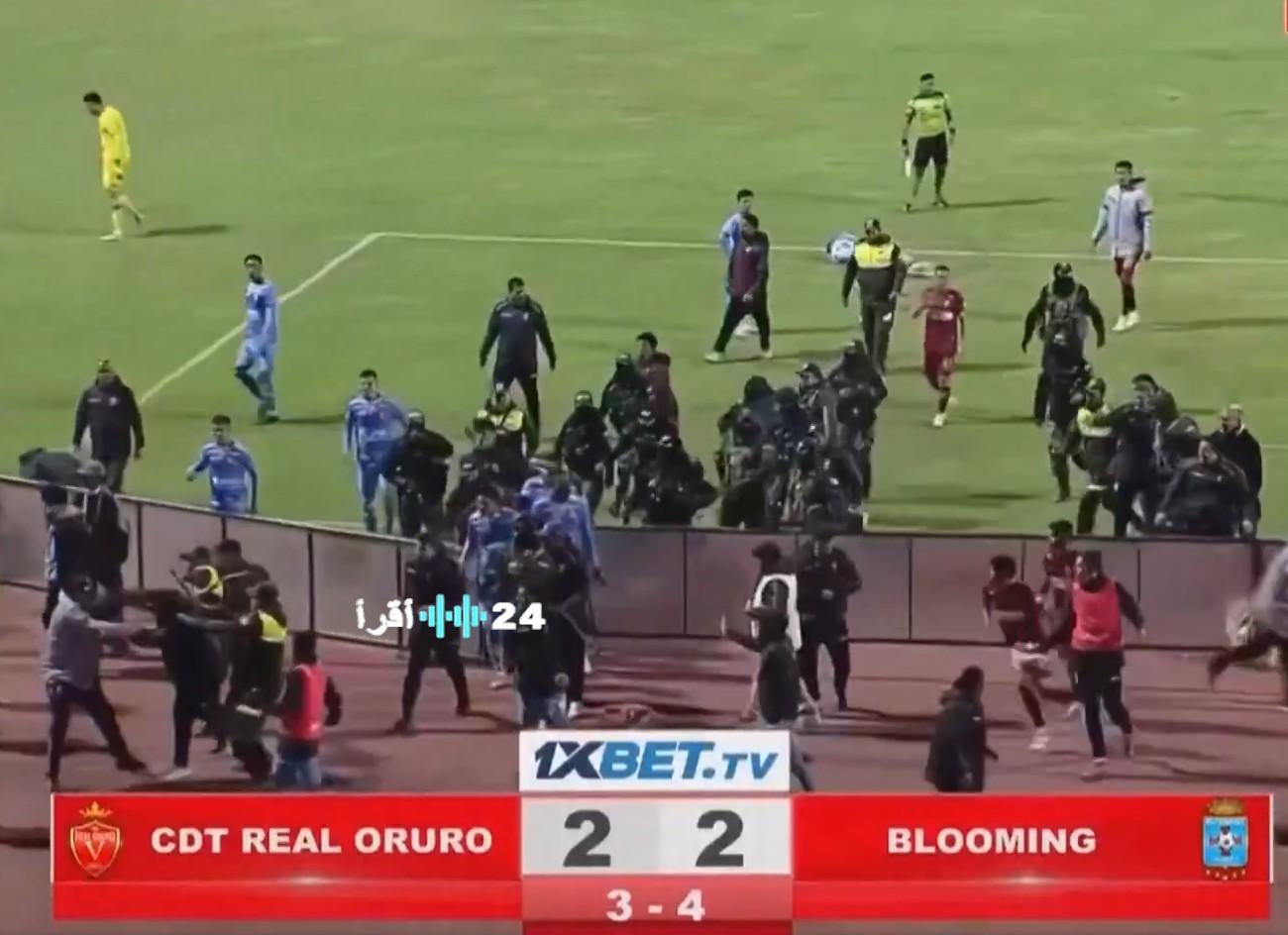 شجار جماعي وأكثر من 15 طردًا.. ماذا حدث في مباراة الأرجنتين؟