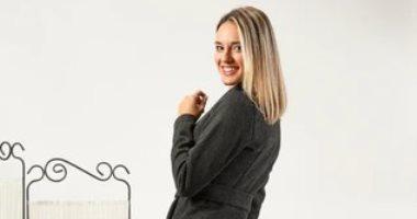 جاهزة للشتاء اكتشفي أسرار تنسيق الجاكيت الصوف لإطلالات أنيقة ومختلفة