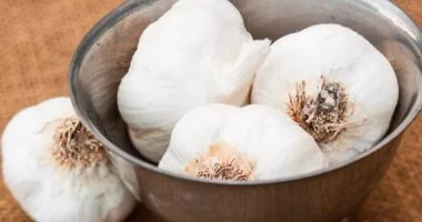 حيل ذكية لحفظ الثوم طازجًا طوال الشتاء دون عناء