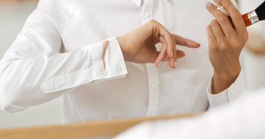 وداعًا لبقع المكياج أزيليها بأمان وحافظي على ملابسكدليلك السهل لتنظيف بقع المكياج وحماية أقمشتك من التلفكيف تتخلصين من بقع المكياج بفعالية وأمان دون الإضرار بملابسكالسر وراء إزالة بقع المكياج العنيدة والحفاظ على جودة الملابس