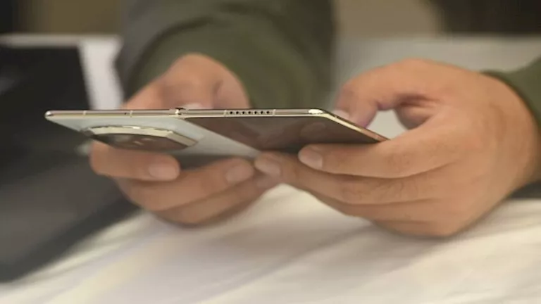 هواوي تطلق هاتفًا قابلاً للطي بتقنيات ومواصفات متطورة