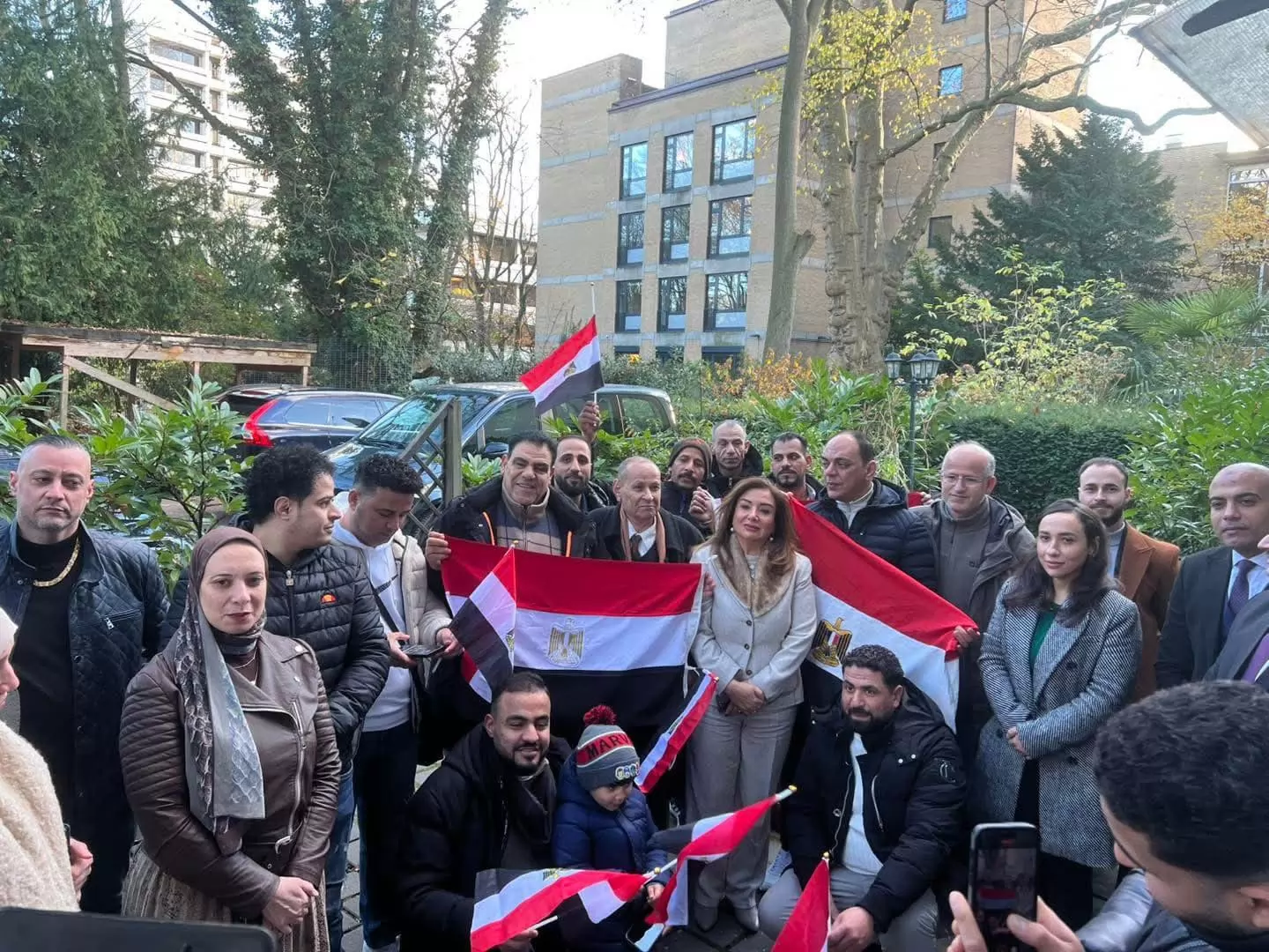 «مئات المصريين في ألمانيا وفرنسا يواصلون الإدلاء بأصواتهم في انتخابات النواب»