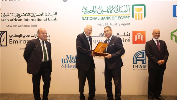 «دفعة قوية للتمويل الاستهلاكي» تحالف مصرفي بقيادة الأهلي يضخ 5 مليارات جنيه في شرايين “درايف”