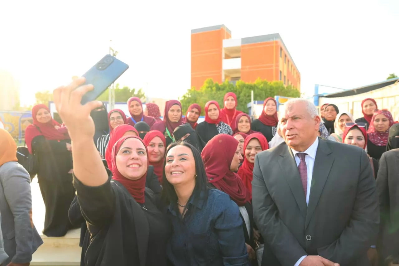 «تعزيز الشراكة المجتمعية» وزيرة التضامن تُناقش دور الرائدات الاجتماعيات في محافظة الوادي الجديد