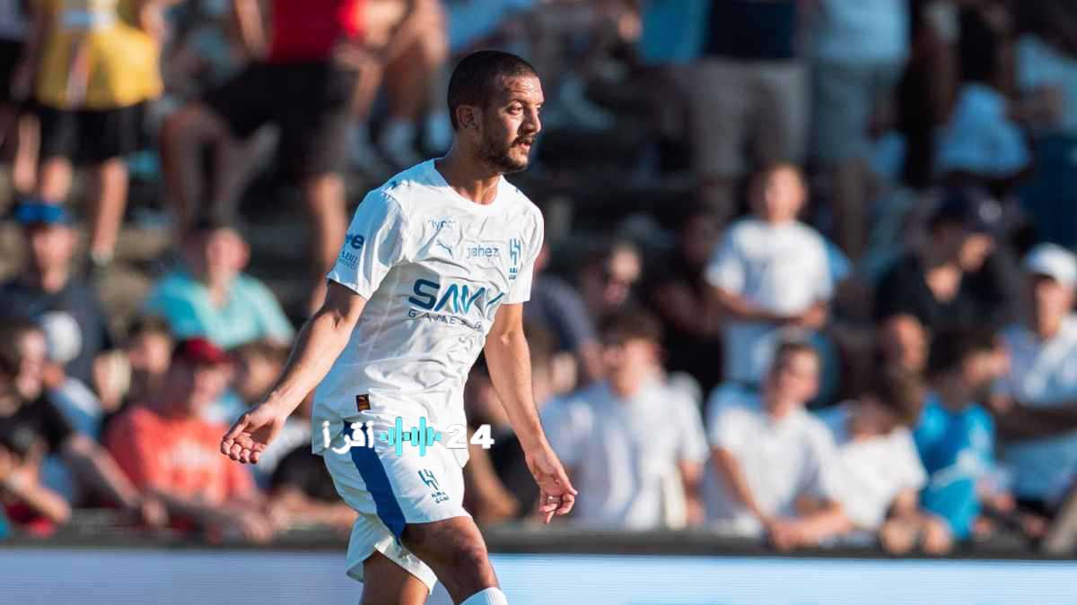 نجم الهلال يشعل خلافًا مع رئيس الخلود بسبب قضية نصف الراتب