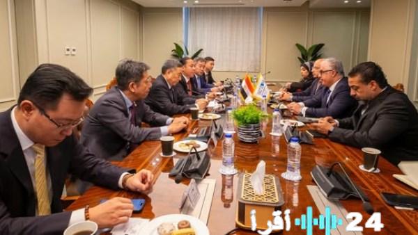 رئيس اقتصادية قناة السويس يبحث مع CHEC تطوير موانئ وبنية تحتية