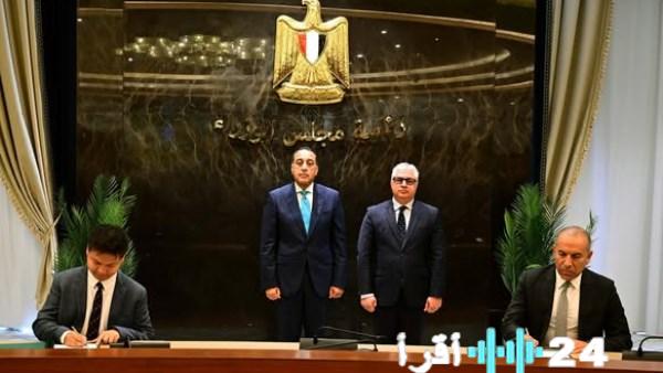 رئيس الوزراء يشهد توقيع عقد مجمع صناعي فوسفاتي ضخم بالسخنة 360