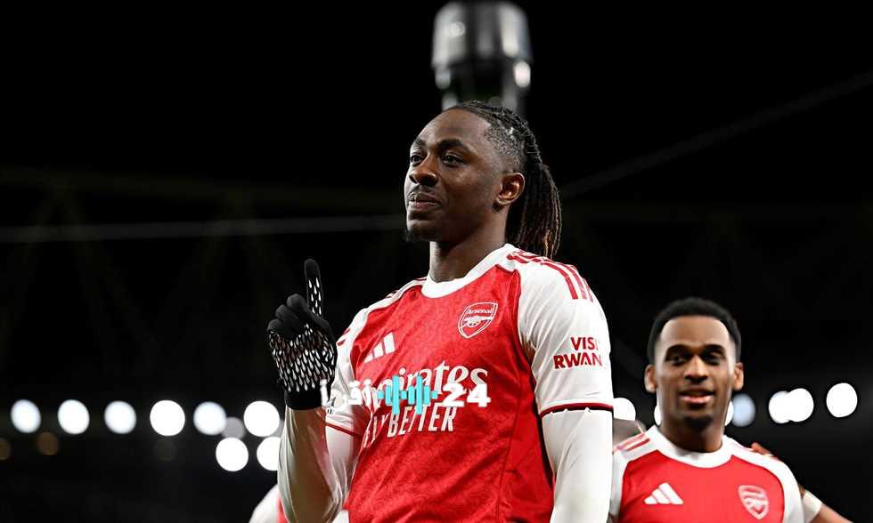 «ليلة تاريخية» إيزي يسجل هاتريكًا وأرسنال يكتسح توتنهام في الدربي برباعية