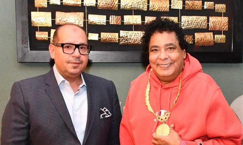 «تتويج للإبداع» محمد منير سفيراً للجنة الأولمبية المصرية