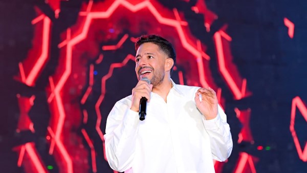 «عاصفة من الهتافات وأجواء كاجوال» حماقي يتألق في حفل استثنائي بالإسكندرية بحضور الآلاف من الطلاب