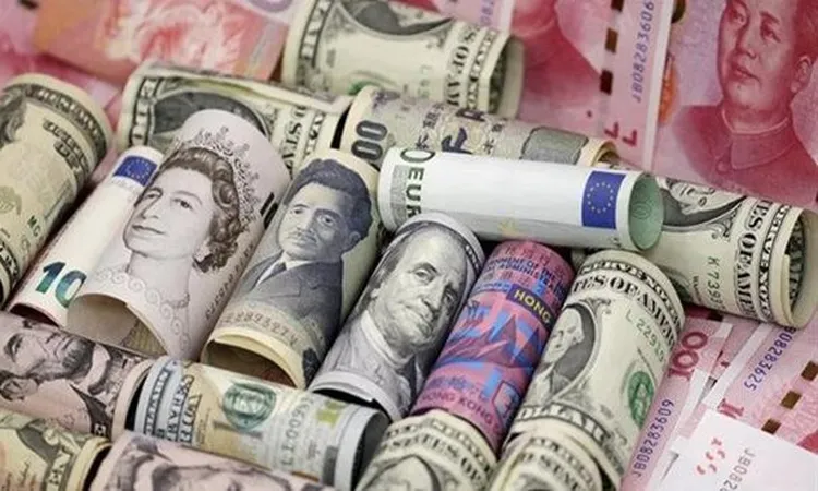 «أسعار العملات العربية والأجنبية في منتصف يوم الجمعة 21 نوفمبر 2025»