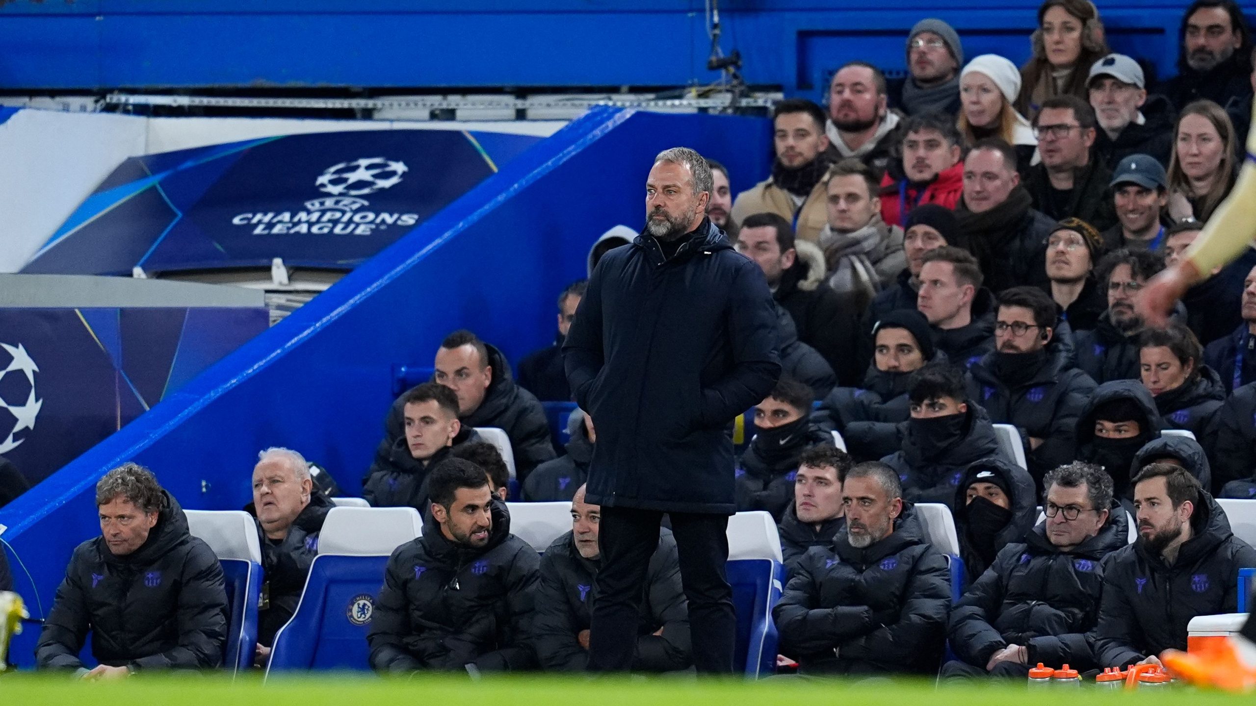 فليك يلتزم بتعهد لجماهير برشلونة بعد الخسارة بثلاثية أمام تشيلسي