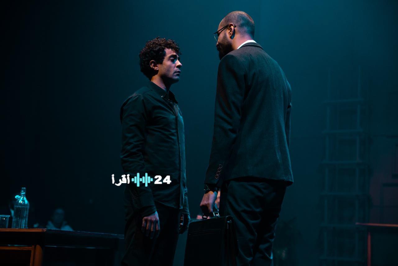 أحمد أبو زيد يتوج بلقب أفضل ممثل في أيام قرطاج المسرحية وعرض سقوط حر يحظى بإشادة واسعة