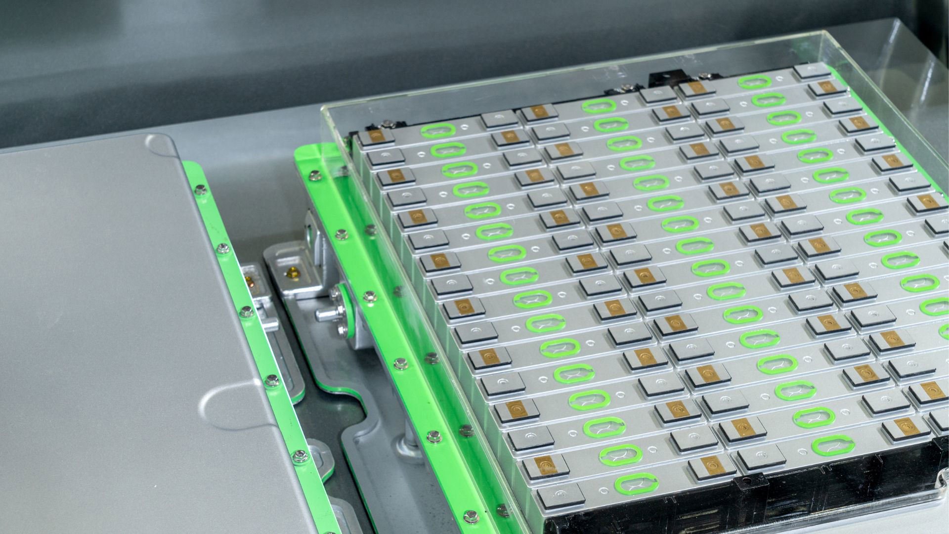 تقنية مبتكرة للتحكم في درجة حرارة البطاريات تعزز أداء السيارات الكهربائية ومراكز البيانات