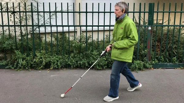 «تطبيق ذكي يسهّل حياة المكفوفين بمساعدتهم في تجنب العقبات المحيطة»