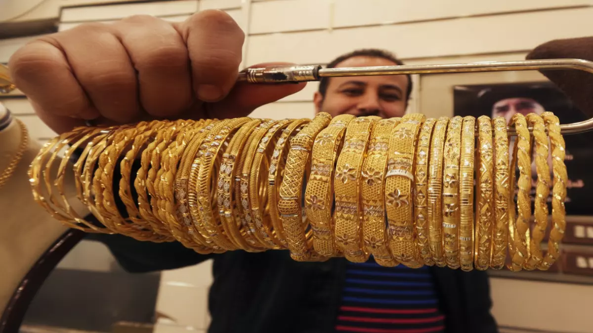 ذهب يسجل رقماً قياسياً جديداً عند 4,188 دولار مع تراجع الدولار وارتفاع أسعار المعادن النفيسة