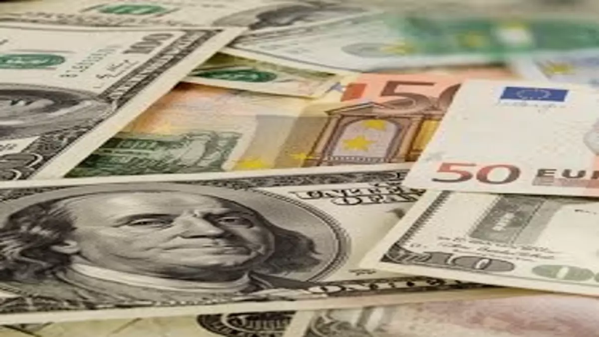 «نافذة على الصرف» الريال اليمني يسجل صموداً لافتاً أمام الدولار.. هل تبددت سحب الأزمة أم أنها هدنة مؤقتة؟