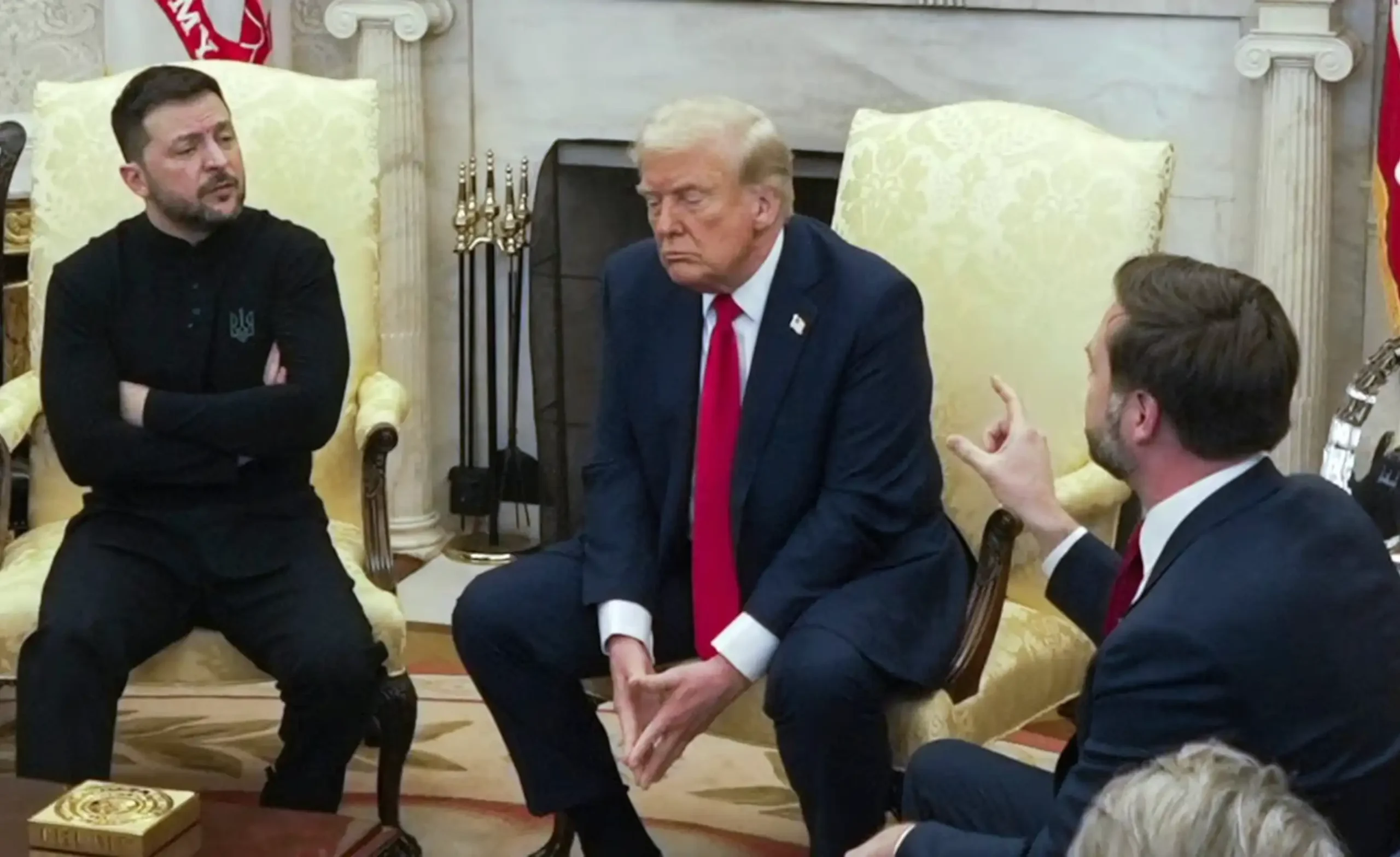 «ترامب يضغط على زيلينسكي ويضعه في مواجهة قاسية أمام قرار مصيري لأوكرانيا»
