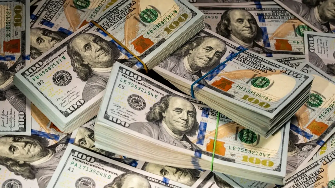 «أسعار الدولار اليوم في البنوك والسوق الموازي: تحديث فوري»