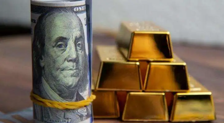«هبوط ملحوظ في أسعار الذهب نتيجة ارتفاع الدولار وتراجع توقعات خفض الفائدة العالمية»