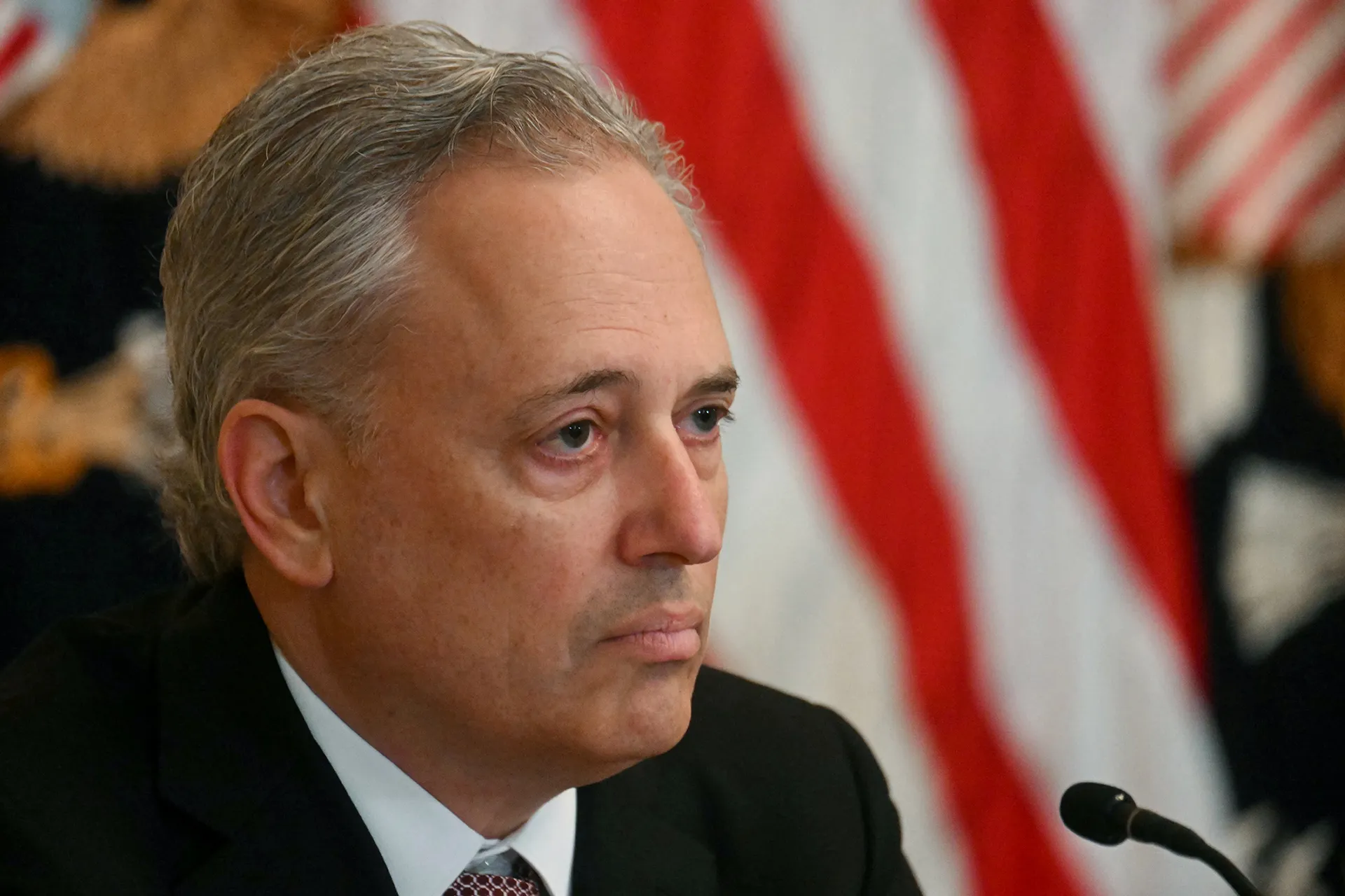 «استراتيجيات الذكاء الاصطناعي: كيف أثر قيصر الذكاء الاصطناعي على إدارة ترامب؟»