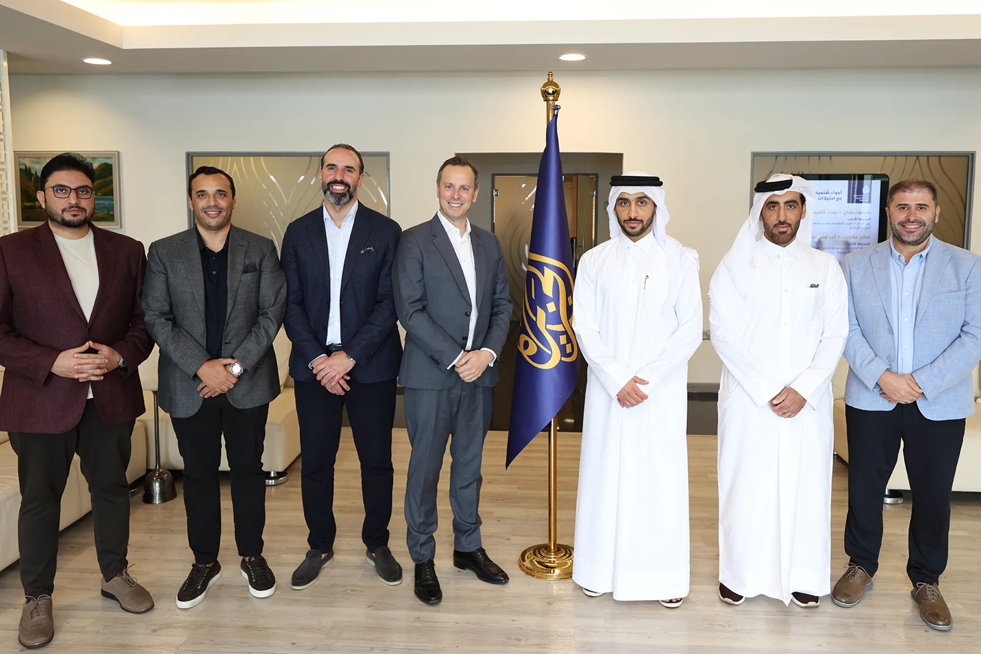 . «الذكاء الاصطناعي يرسم مستقبل الأخبار.» شبكة الجزيرة تطلق “النواة” بالشراكة مع غوغل كلاود: نموذج إخباري رائد يعيد تشكيل المحتوى بالدمج الذكي