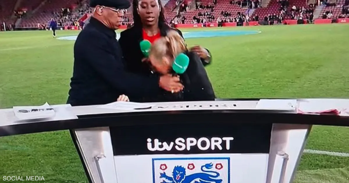 إغماء مذيعة يسقطها على الهواء مباشرة صدمة في بث حي