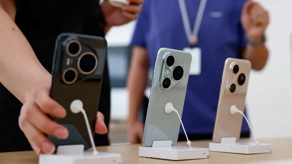 «تحوّل تاريخي: HarmonyOS يرسخ مكانته كقطب ثالث ينافس iOS وأندرويد ويُعيد هواوي لواجهة الصدارة»