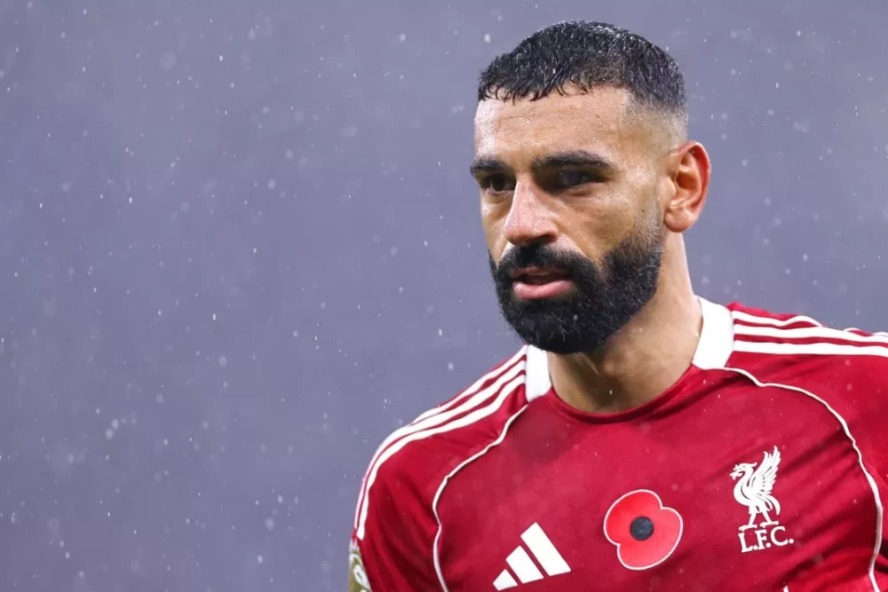 بعد جدل التصريحات النارية إعلامي بريطاني شهير يوجه طلبًا عاجلًا لمحمد صلاح