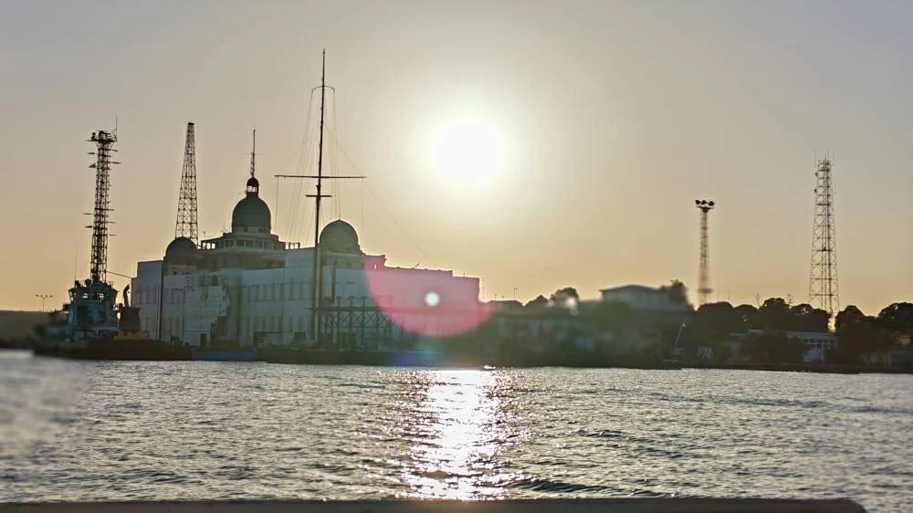 «بوصلتك اليومية لأداء صلاتك في وقتها» دليل مواقيت الصلوات الخمس الأحد 7 ديسمبر 2025 بمحافظة بورسعيد