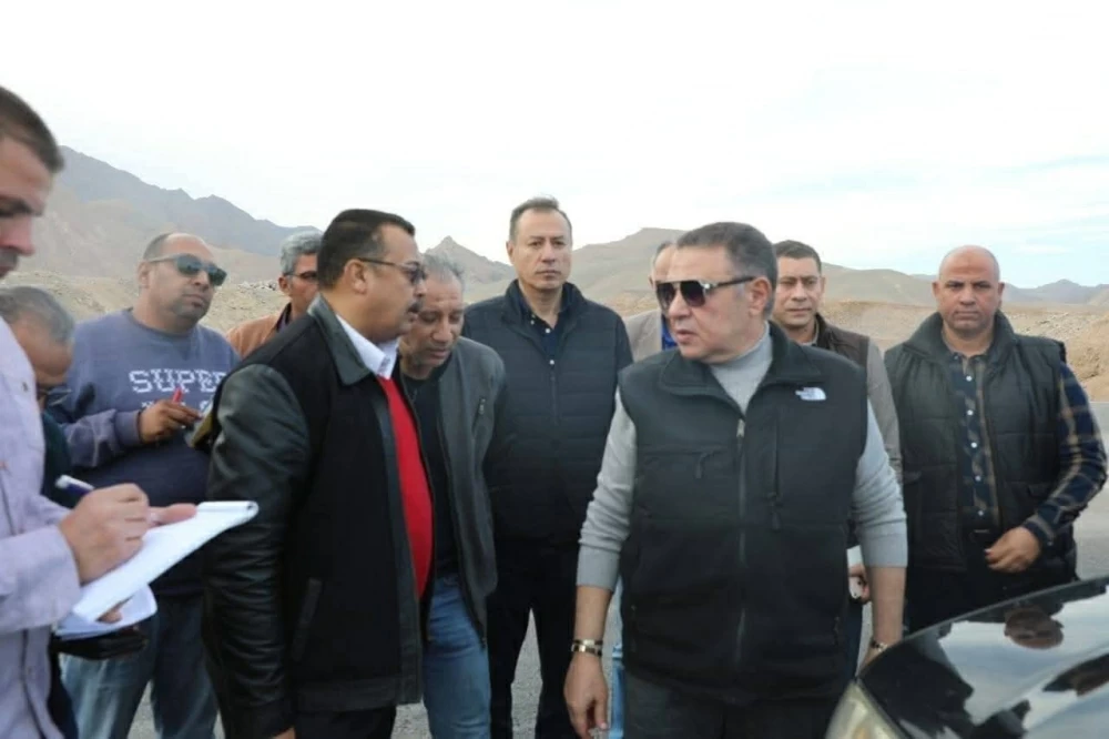 محافظ البحر الأحمر يقرر تطوير طرق سفاجا وتجميل واجهات العمارات