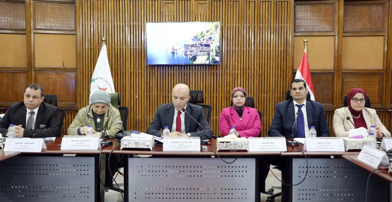 «تزايد قضايا الذكاء الاصطناعي: القومي للبحوث الاجتماعية يناقش سُبل المواجهة القانونية»