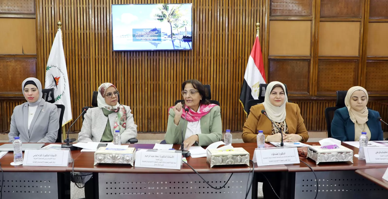 «استكشاف تطورات المدن الذكية والذكاء الاصطناعي في جلسة القومي للبحوث الاجتماعية»