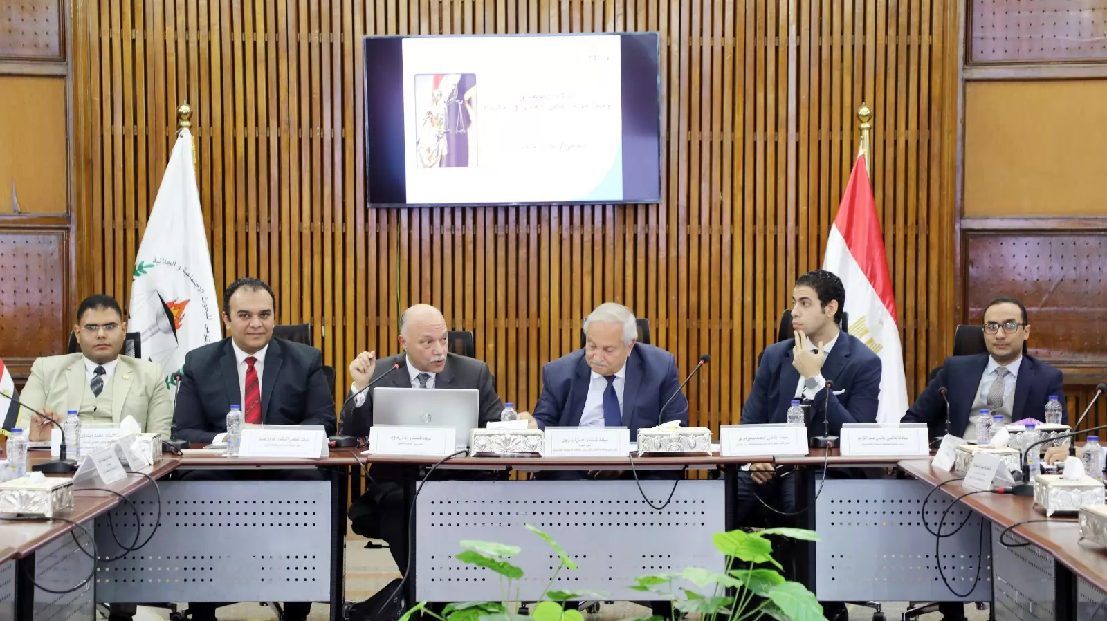 «استكشاف العلاقة بين العدالة الجنائية والذكاء الاصطناعي في النقاشات الوطنية»