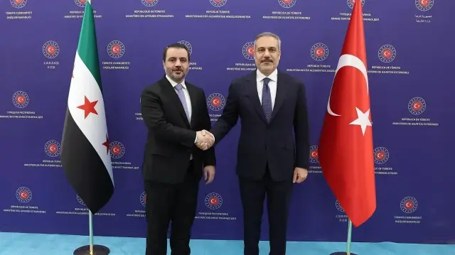 «لمستقبل سوريا» تحية فيدان لنظيره السوري بـ’عيد التحرير’ تبلور رؤية أنقرة لدعم استقرار المنطقة