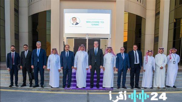 وزير البترول يناقش تعزيز التعاون مع سابك السعودية في مشاريع البتروكيماويات