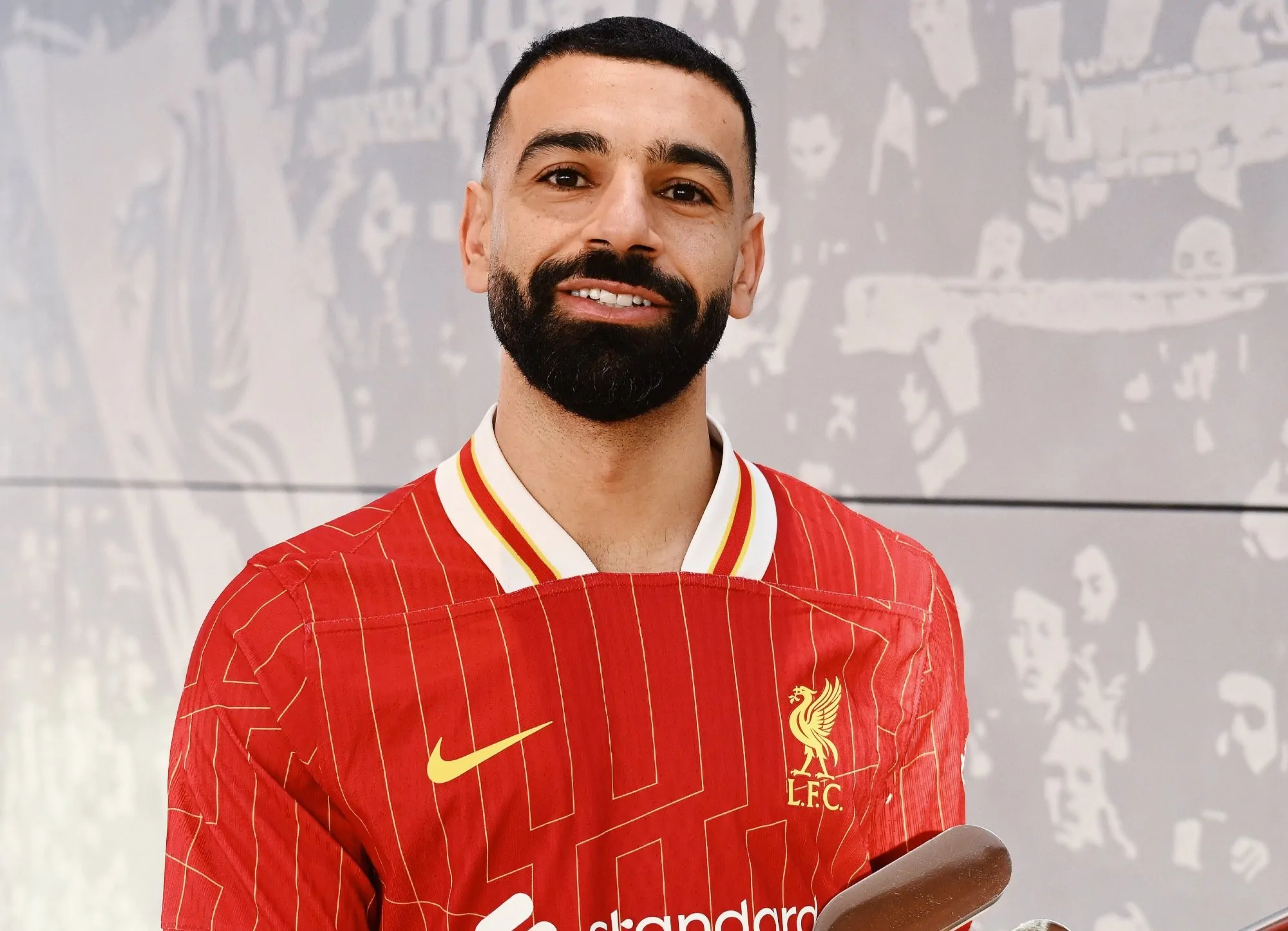 «صفقة مدوية في الأفق» خالد الغندور يفجر مفاجأة ليفربول يعرض محمد صلاح للبيع مقابل 65 مليون يورو