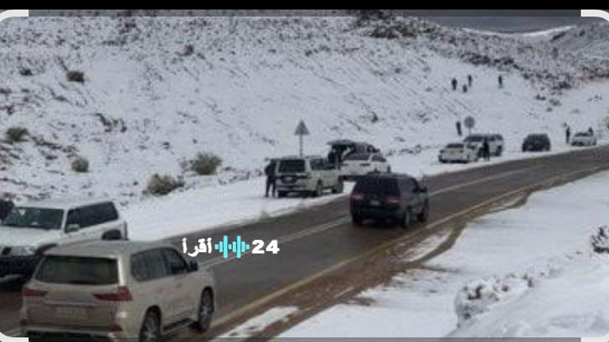 ثلوج نادرة تكسو صحراء حائل في مشهد لم يتكرر منذ 80 عامًا