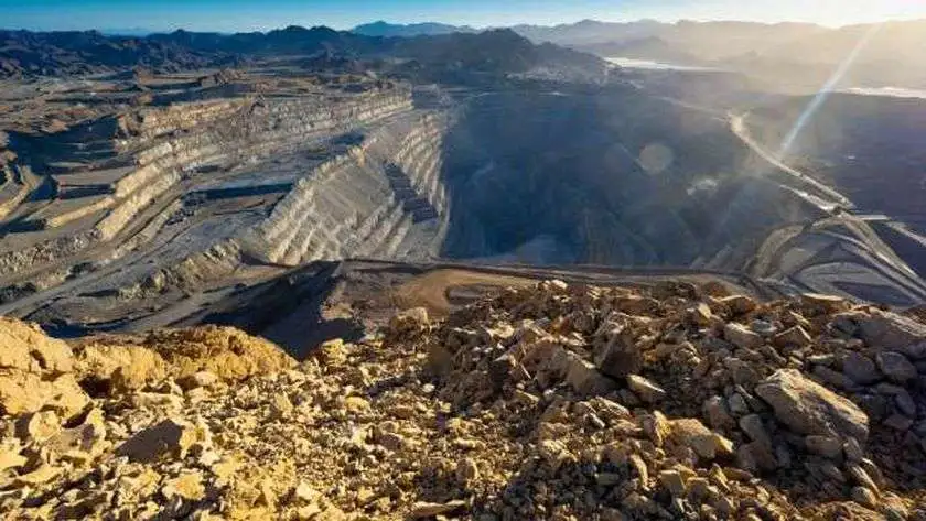 «تعرّف على الكنز تحت الأرض» وزير البترول يعلن عن حجم احتياطي منجم السكري للذهب