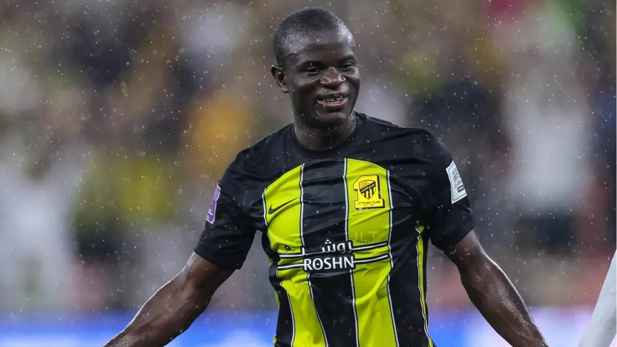 أسطورة إنجليزية تبرز إنجازات لاعب مؤثر في تشيلسي وتوجه له رسالة مميزة