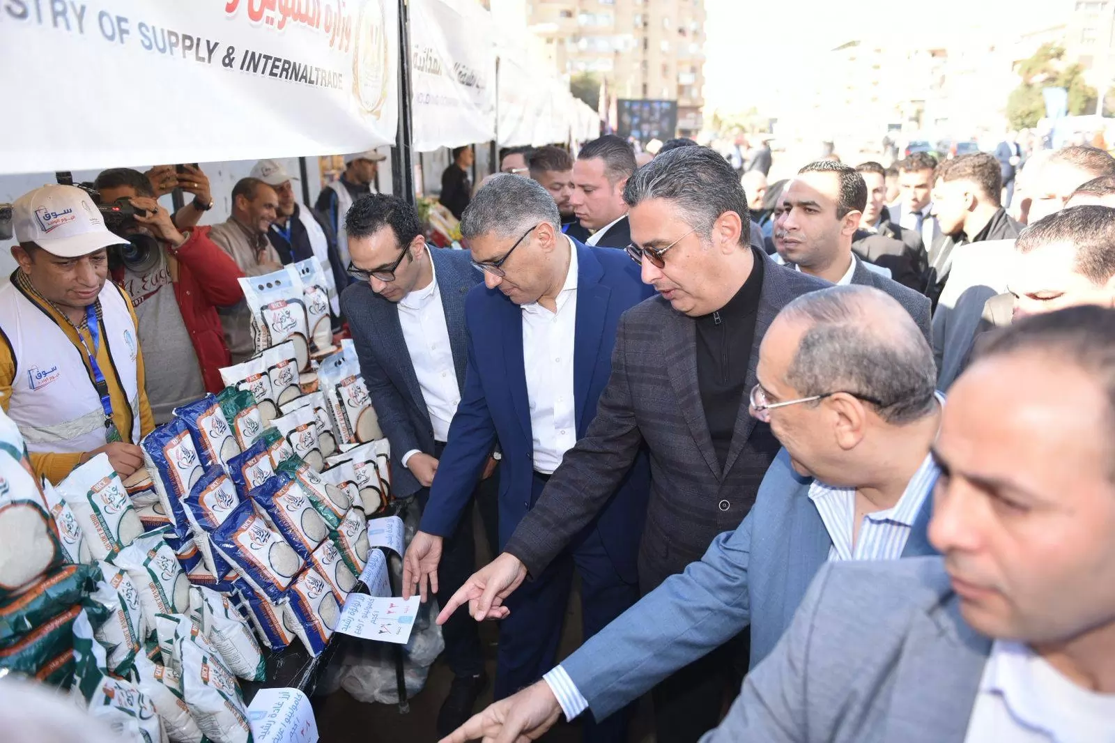 «تخفيضات استثنائية: أسعار السلع تشهد انخفاضًا بنسبة 30% في أسواق اليوم الواحد»