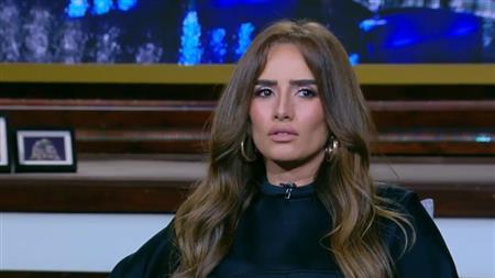 زينب تطالب بعرض فيلمها «التاريخ السري لكوثر» لأنه يحمل رسالة مهمة للأجيال المستقبلية