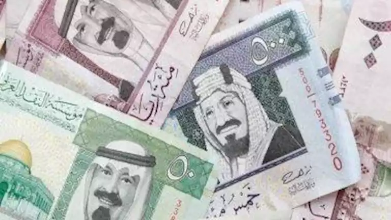 «تساؤلات حول مستقبل العملة السعودية» تطورات سوق الصرف: الريال السعودي يسجل تراجعًا جديدًا أمام الجنيه المصري بخمسة بنوك اليوم 4 فبراير 2026