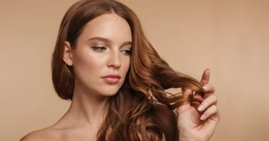 سر العناية بالشعر في الشتاء 4 وصفات طبيعية لوداع القشرة وشعر نظيف ولامع