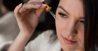 4 خطوات سحرية لجمال بشرتك قبل رأس السنة إطلالة حيوية ومتألقة