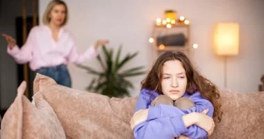 3 خطوات جوهرية لبناء ثقة ابنتك بنفسها مدى الحياة